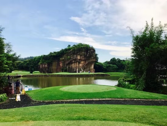 莲花山高尔夫球场