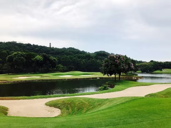 莲花山高尔夫球场