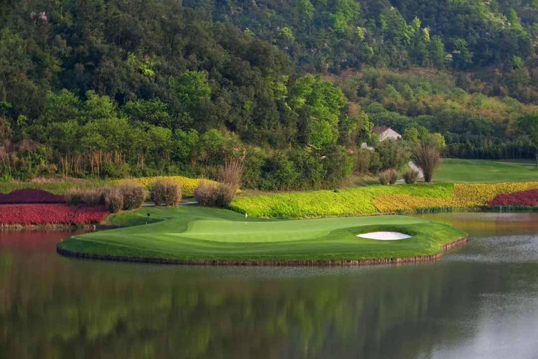 安吉龙王溪高尔夫球会