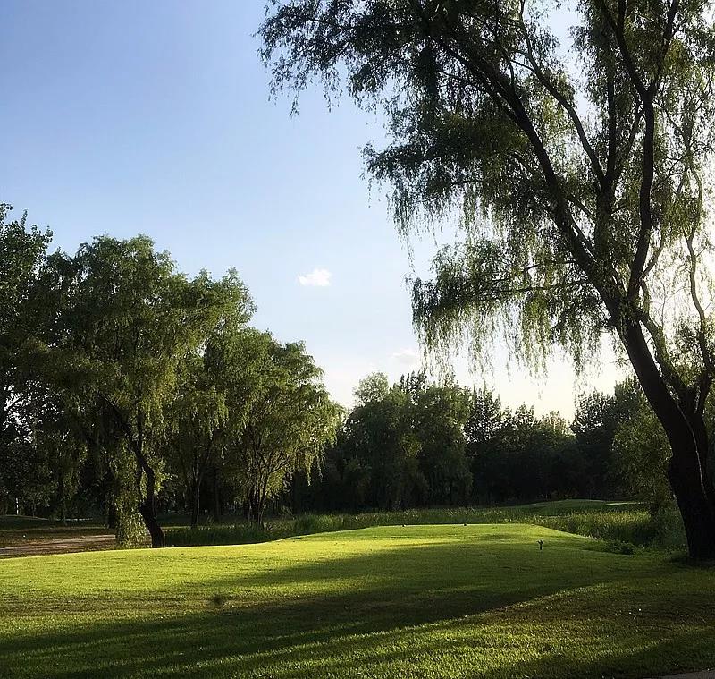 金色河畔高尔夫球会