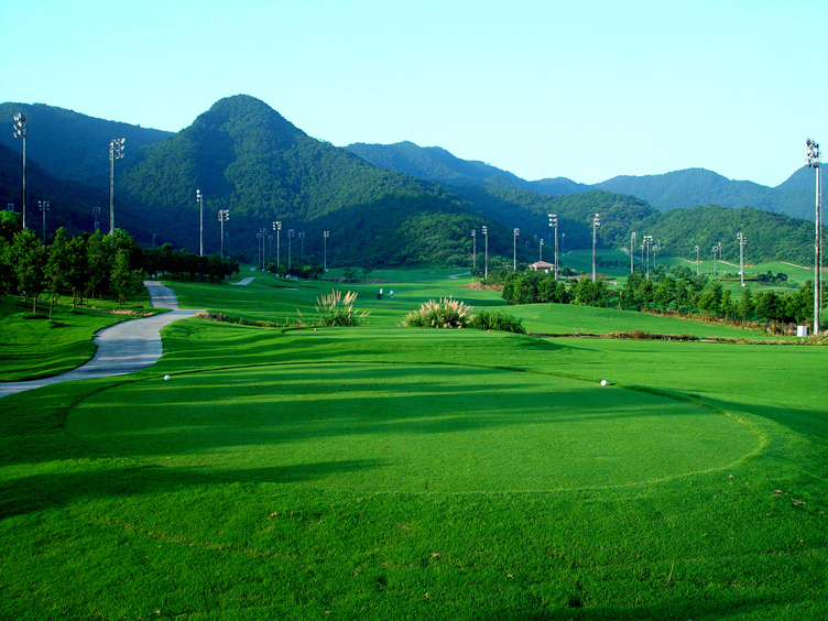 启新绿色世界高尔夫球会