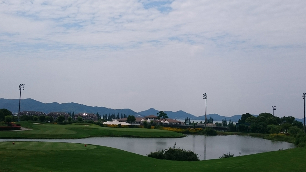 启新绿色世界高尔夫球会