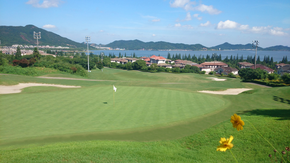 启新绿色世界高尔夫球会