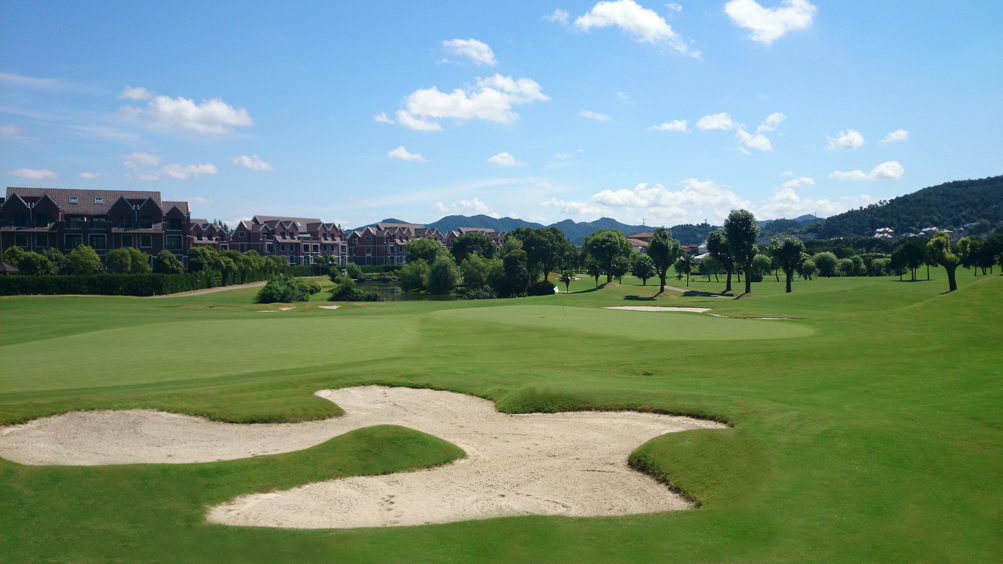 启新绿色世界高尔夫球会