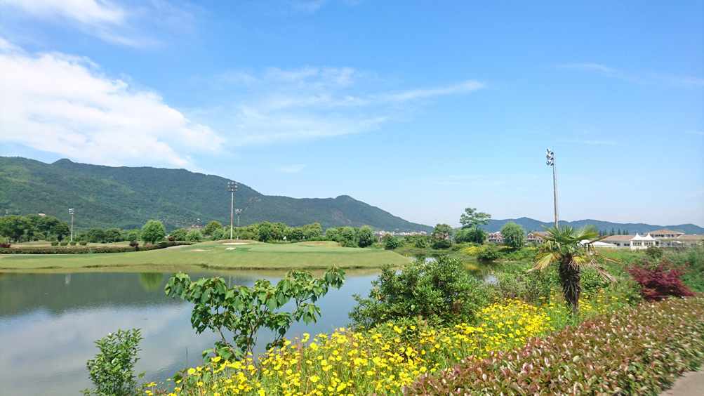 启新绿色世界高尔夫球会