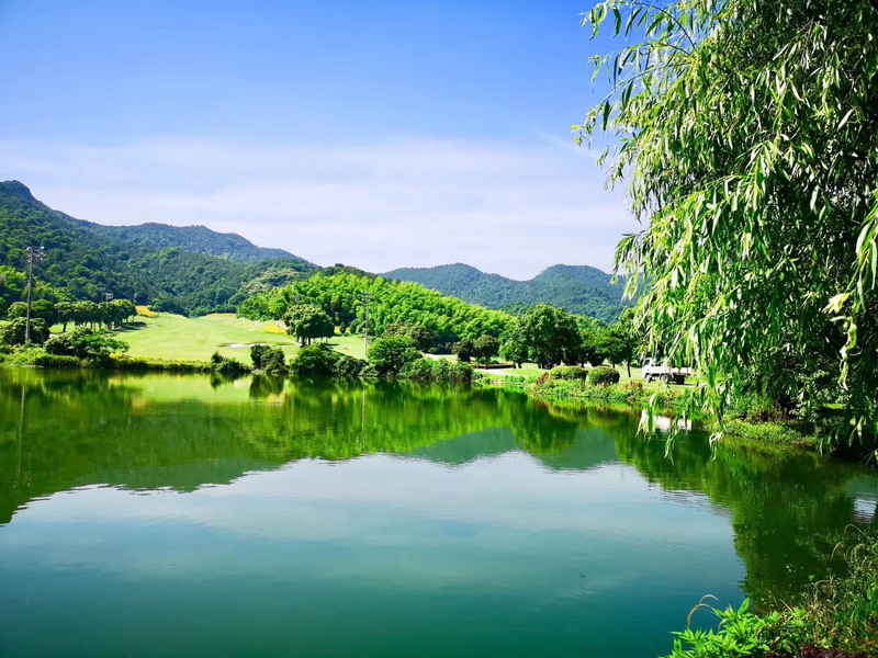 启新绿色世界高尔夫球会