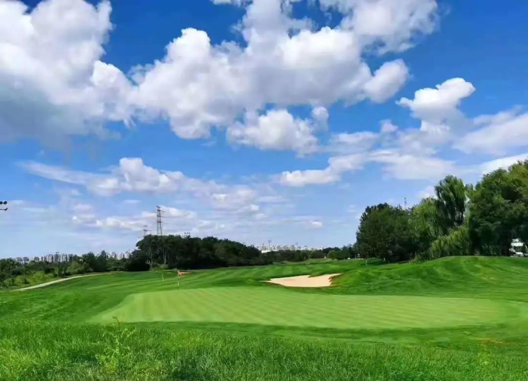 天安假日高尔夫球会