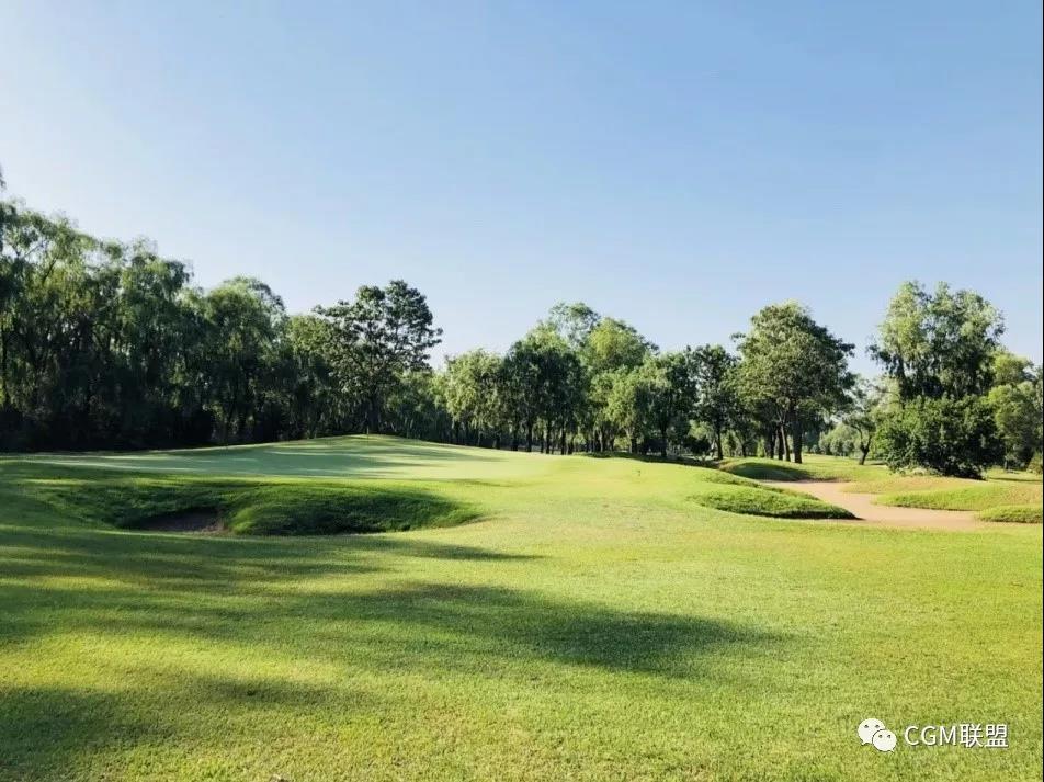 金色河畔高尔夫球会