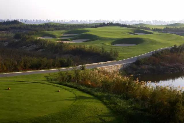 松江团湖泊高尔夫球会