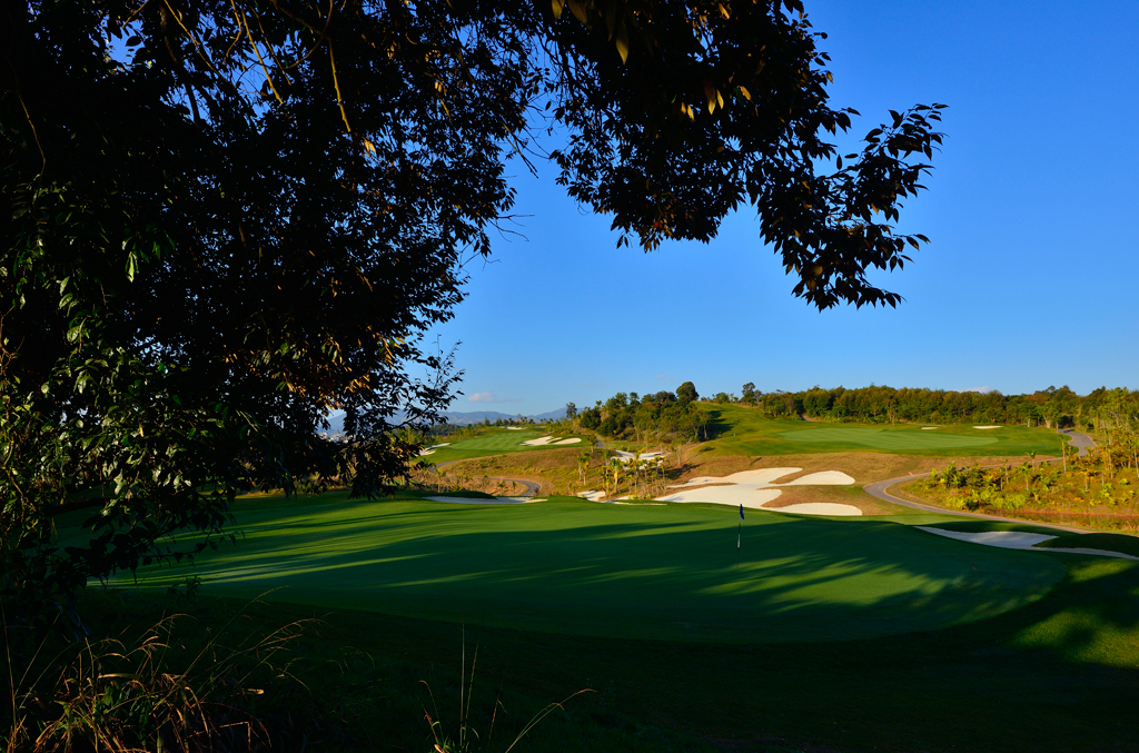 勐巴拉高尔夫球会