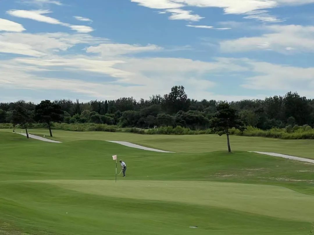 东方双鹰高尔夫球会