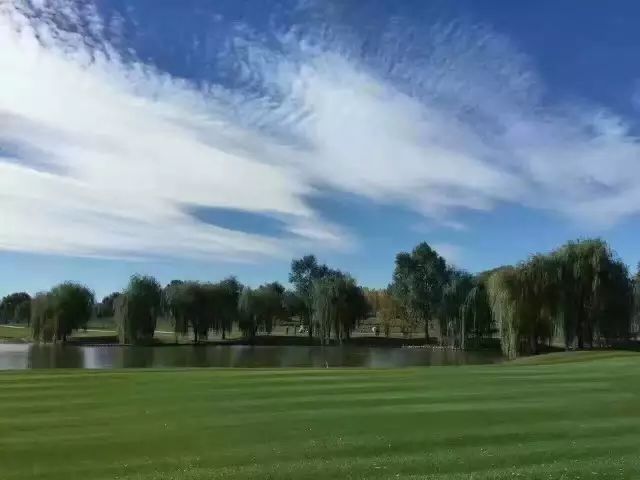 东方双鹰高尔夫球会