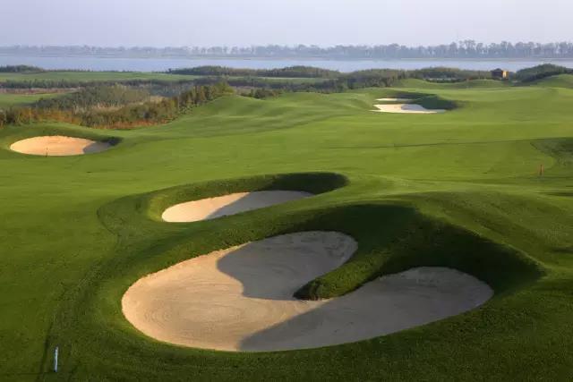 松江团湖泊高尔夫球会