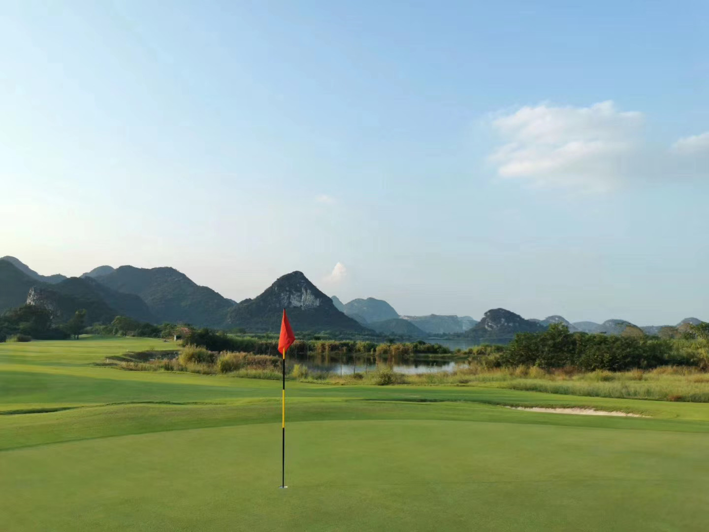 卧龙湖高尔夫球会