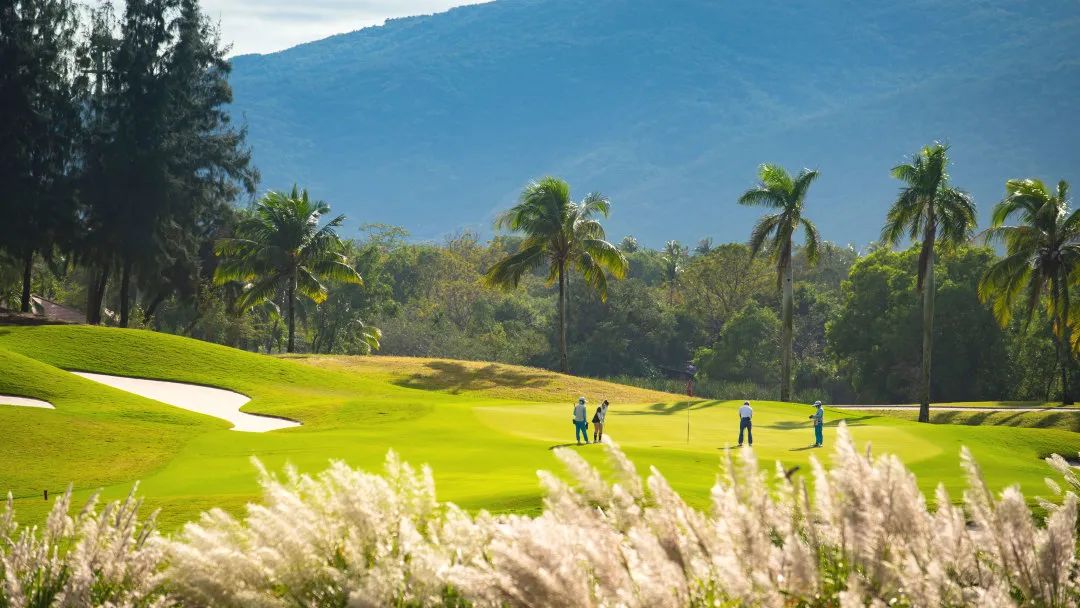 亚龙湾高尔夫球会