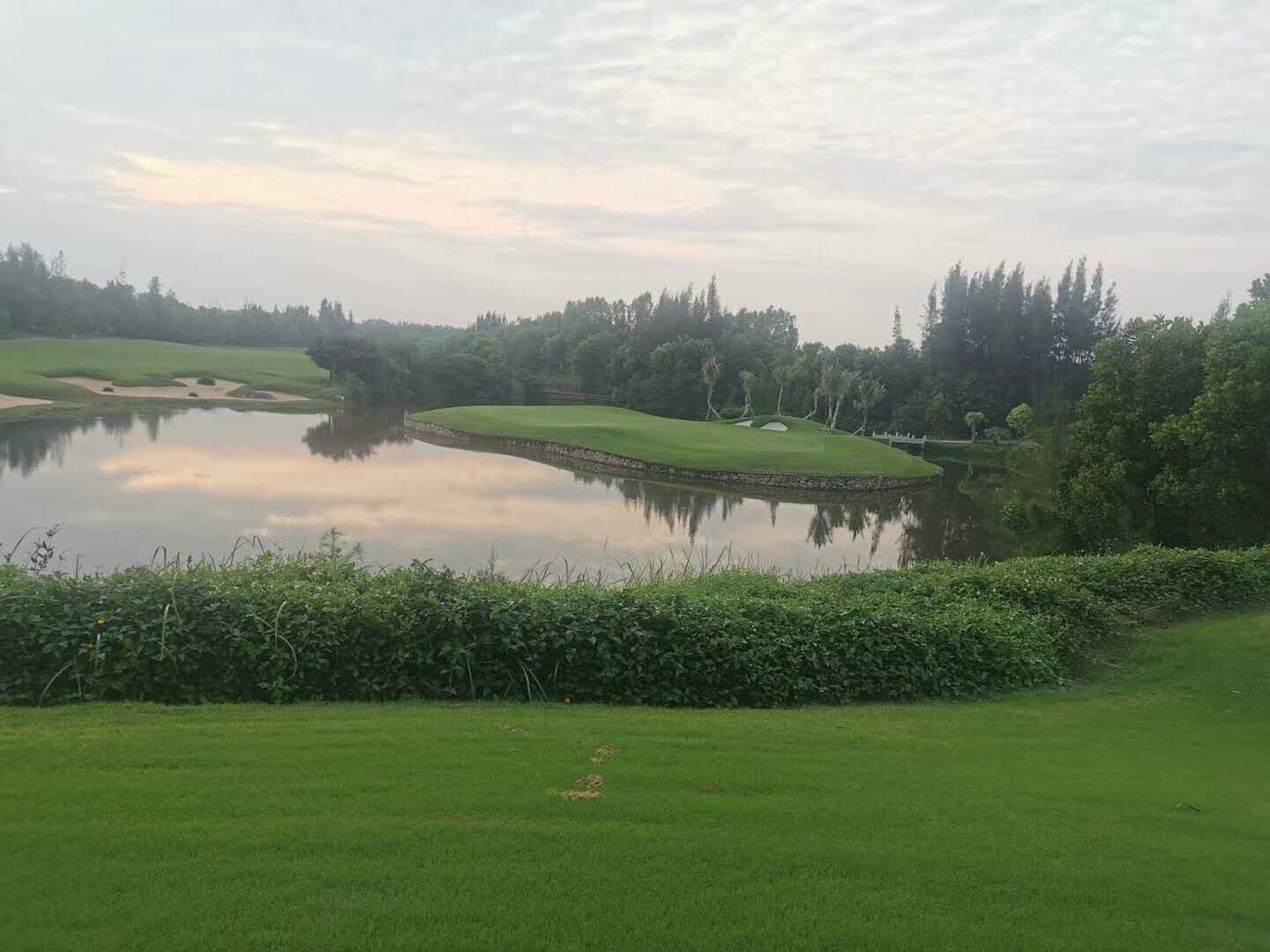 鼎龙湾高尔夫球会