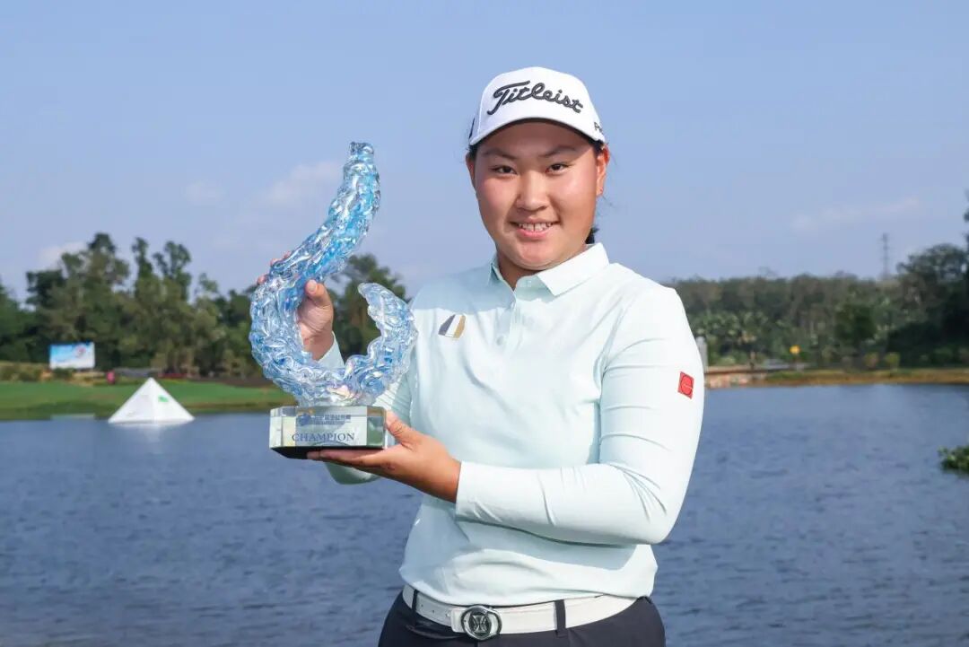 万宁女子公开赛任怡嘉逆袭夺冠，