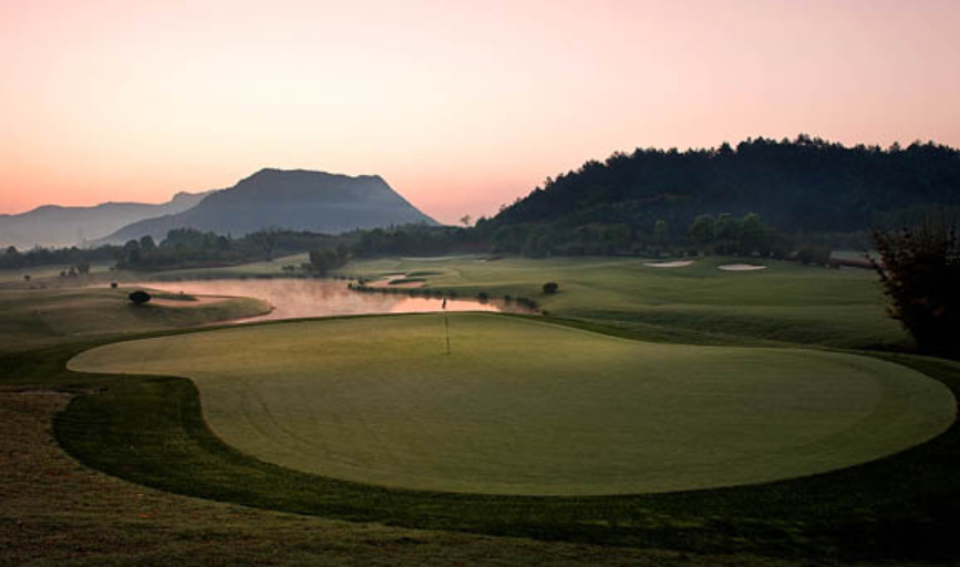 安吉龙王溪高尔夫球会