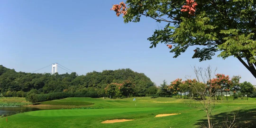 龙涛国际高尔夫球会