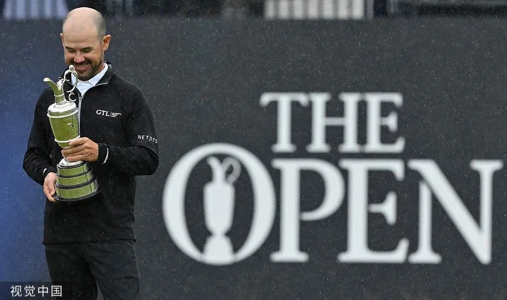 6杆大胜！英国公开赛哈曼雨中夺个人大满贯首冠