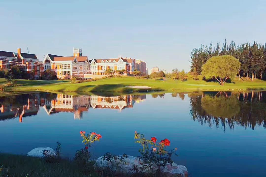 鸿华国际高尔夫球会