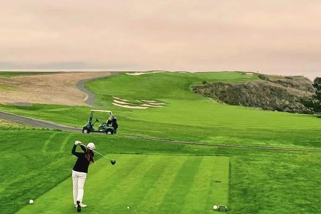 对话王艺霏：准“斜杠青年”