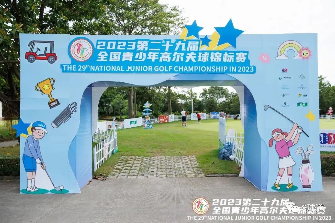 这场青少年高球赛画风突变 ，连警察都来了