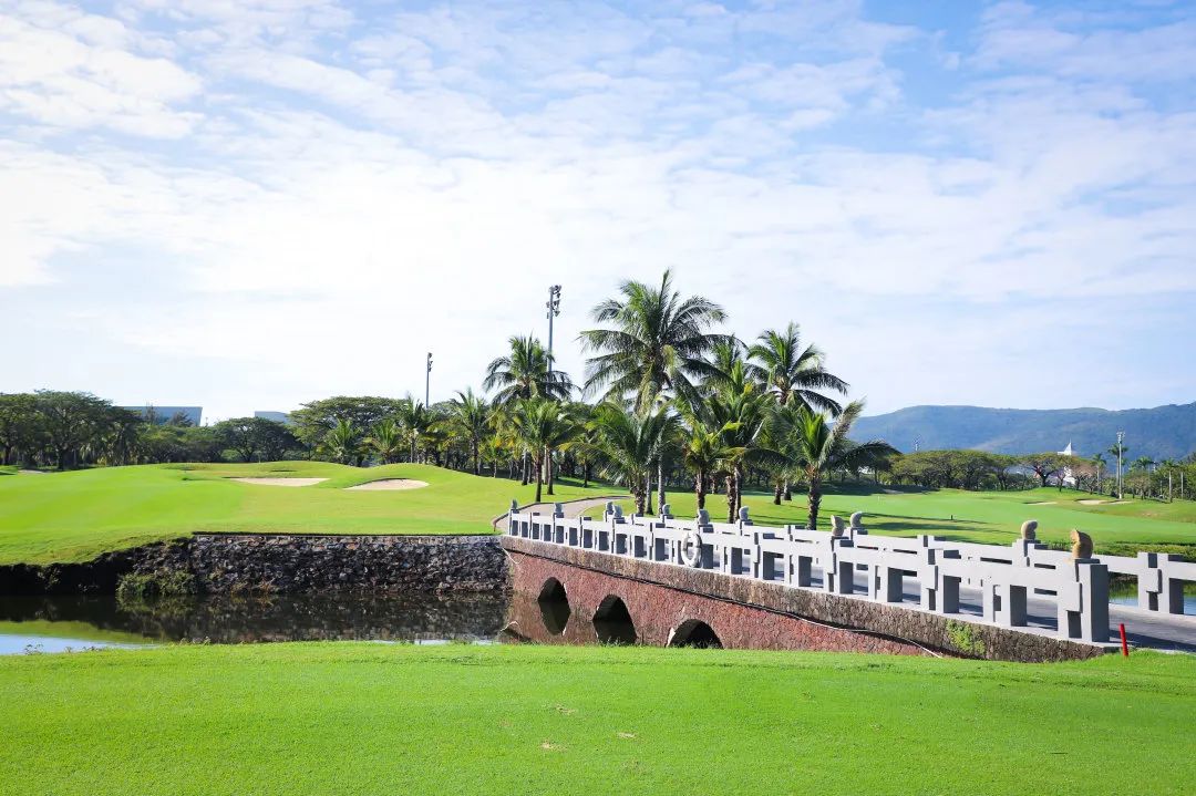 亚龙湾高尔夫球会