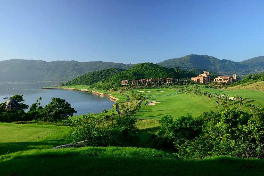 海中海+鹿回头+亚龙湾【入住三亚希尔顿花园酒店】4天3晚3球