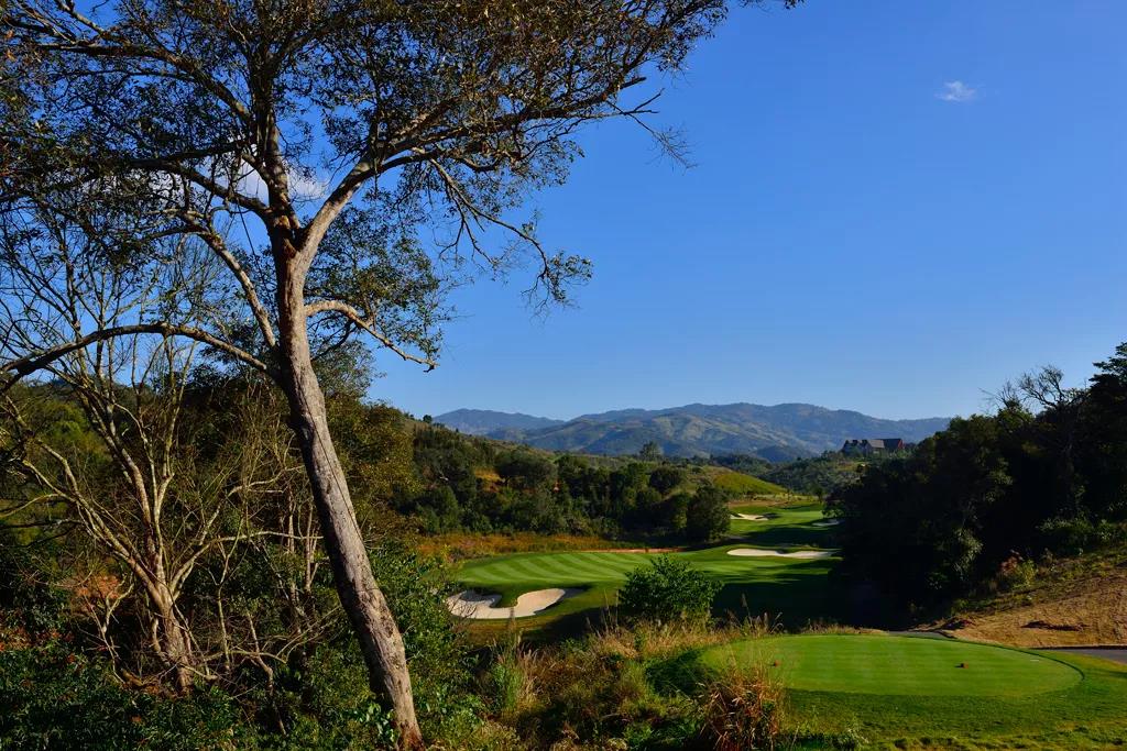 勐巴拉高尔夫球会