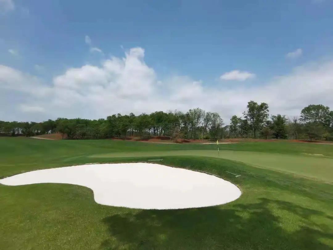 天安假日高尔夫球会