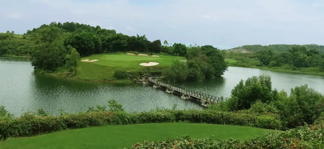 上邦高尔夫球会