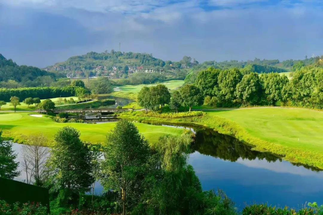 上邦高尔夫球会