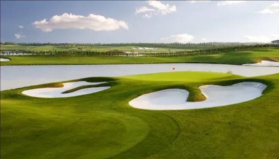 新疆雪莲山高尔夫球会