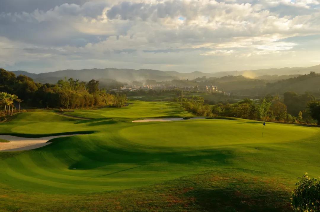 勐巴拉高尔夫球会