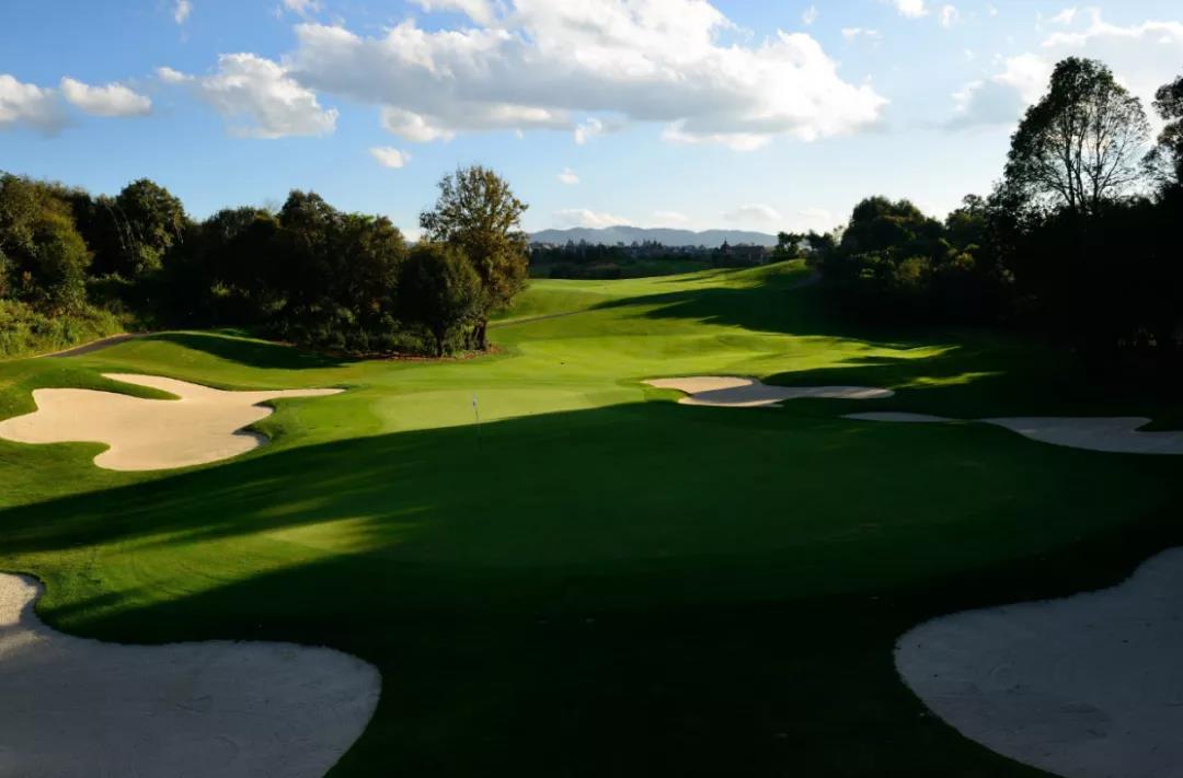 勐巴拉高尔夫球会