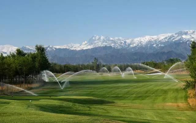 新疆雪莲山高尔夫球会