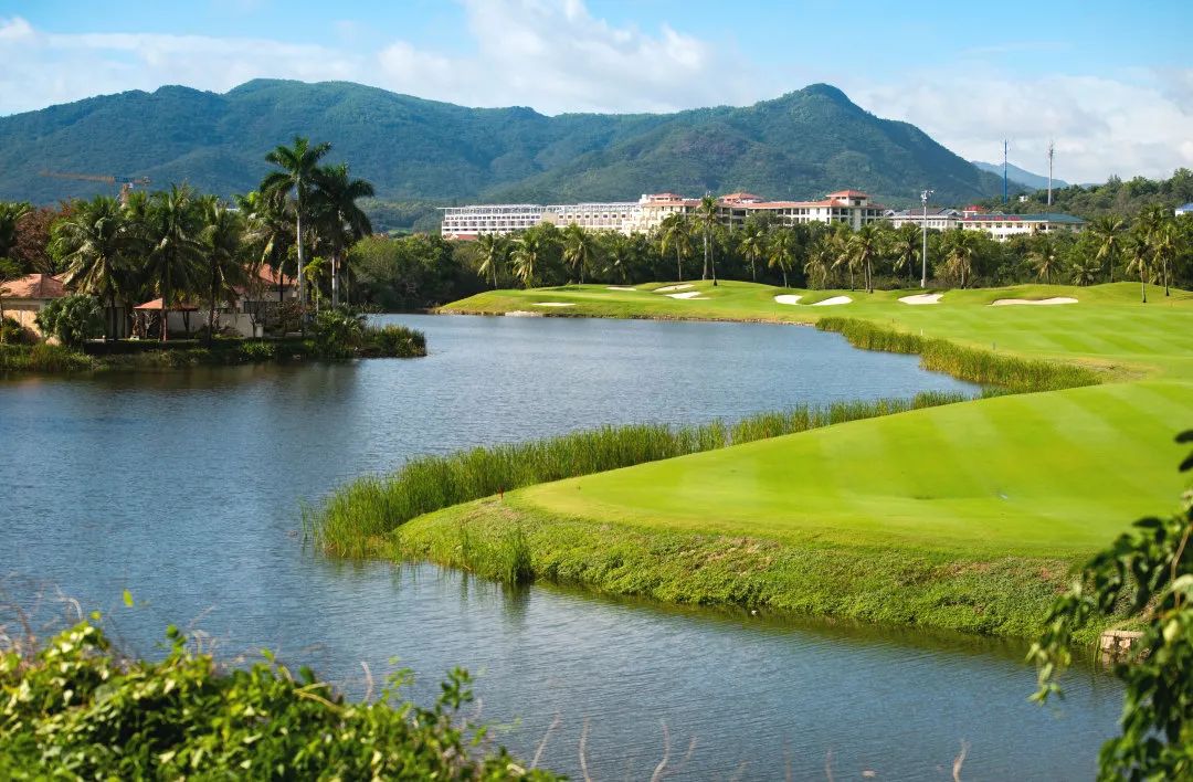 亚龙湾高尔夫球会