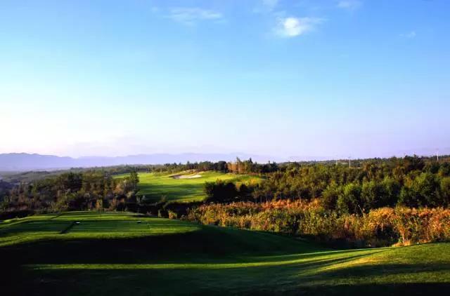 新疆雪莲山高尔夫球会