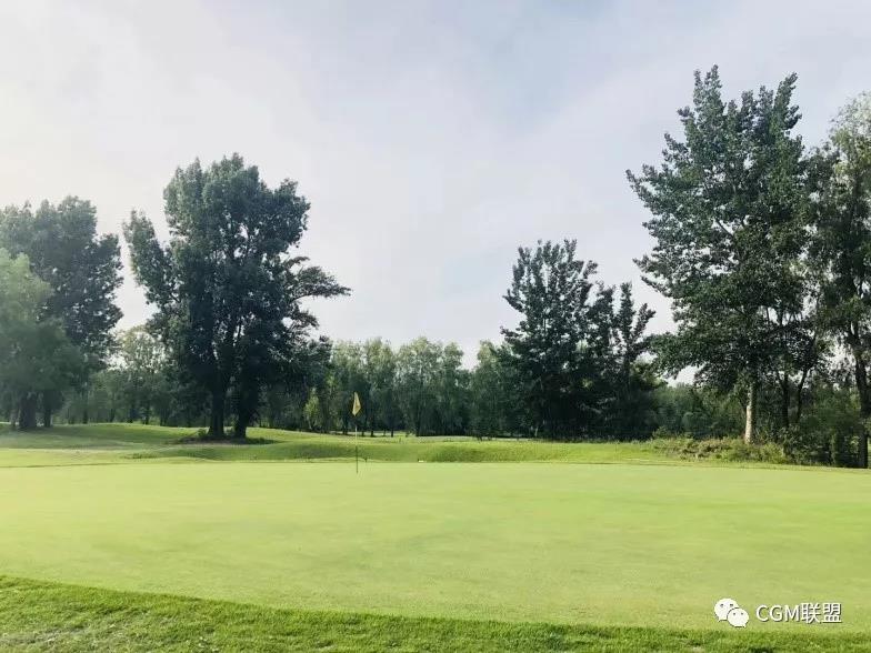 金色河畔高尔夫球会