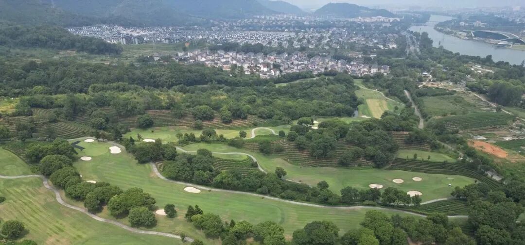 中国唯一茶园主题高尔夫球场，正在等待新主人：富春山居的江南梦，谁来接盘？