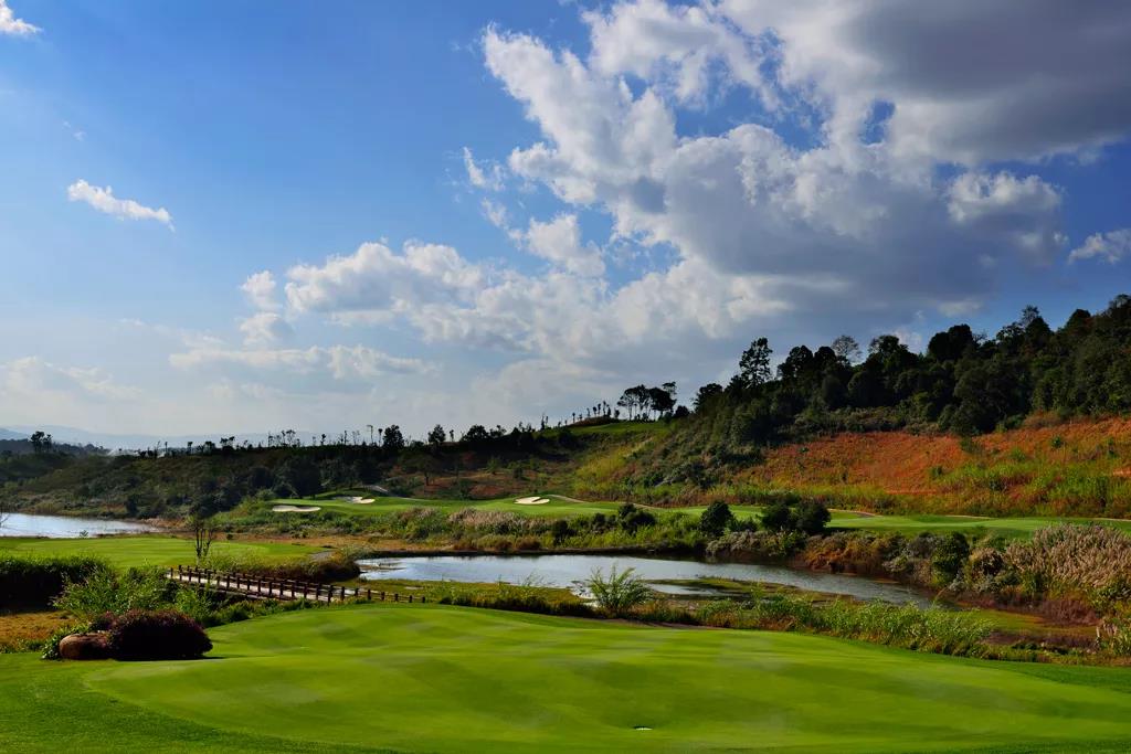 勐巴拉高尔夫球会