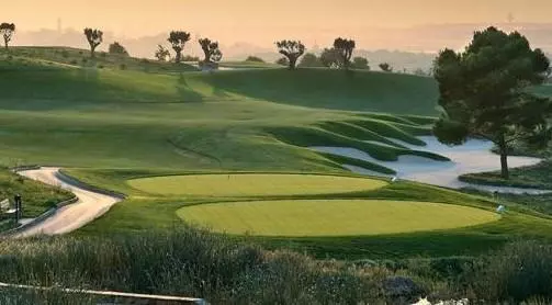 鉴湖蓝湾高尔夫球会