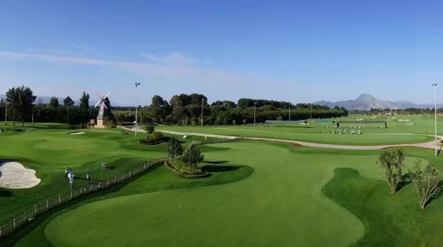 嘉丽泽高尔夫球会